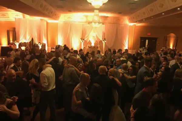 1509025425152-dancing