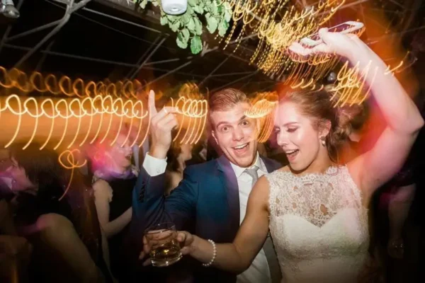 1534902827-93698cee774ce8c5-1534902827-30150bd3aaaf313c-1534902827935-3-Dancing_-_Kelly